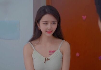 Ele estava animado para assistir ao filme Beautiful Lover Cosplay Maid no filme xxx